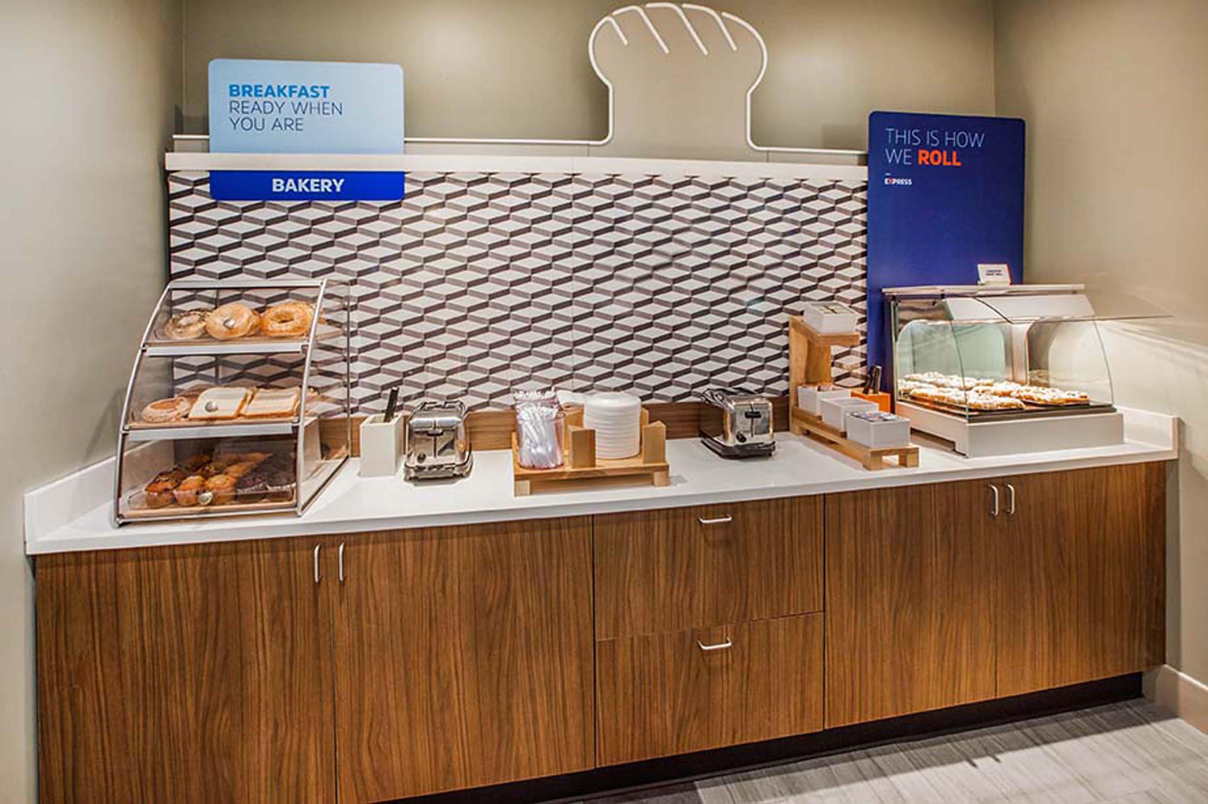 Holiday Inn Express Washington Dc East- Andrews Afb By Ihg Camp Springs Dış mekan fotoğraf